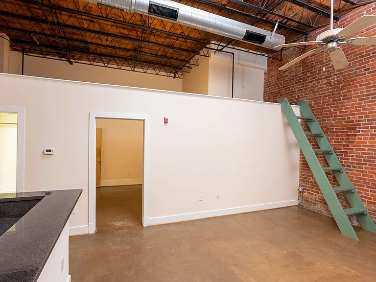 Cornish Brewery Apartment Homes — Photo 36