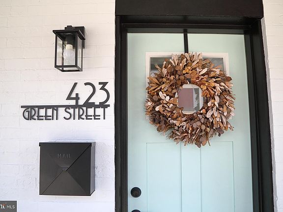4th image of 423 Green St