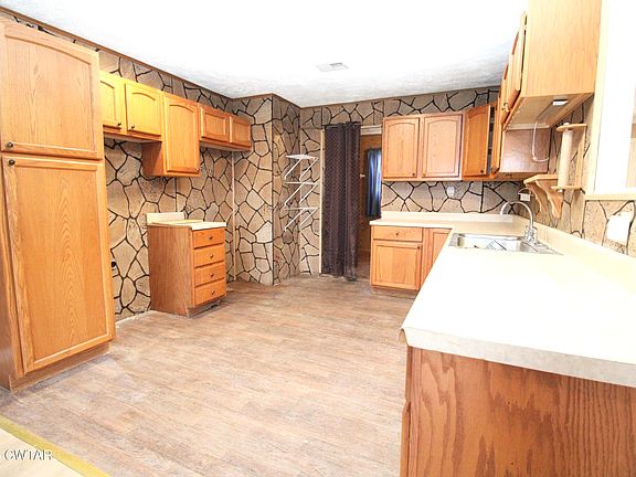 4th image of 212 Southern Downs Dr