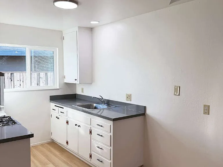 152 Andrieux St — Photo 7