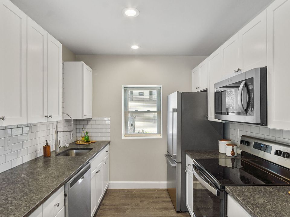 1st image of 485 Admiral St Unit 2
