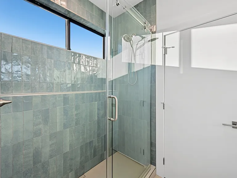 1915 Robbins Pl — Photo 27