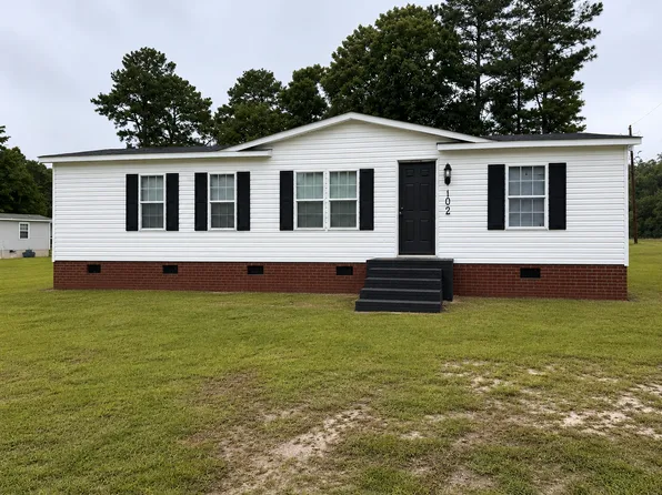 102 Dunn Dixon Ln, Four Oaks, NC