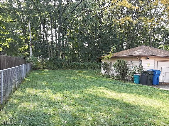 3rd image of 24369 Palm Dr