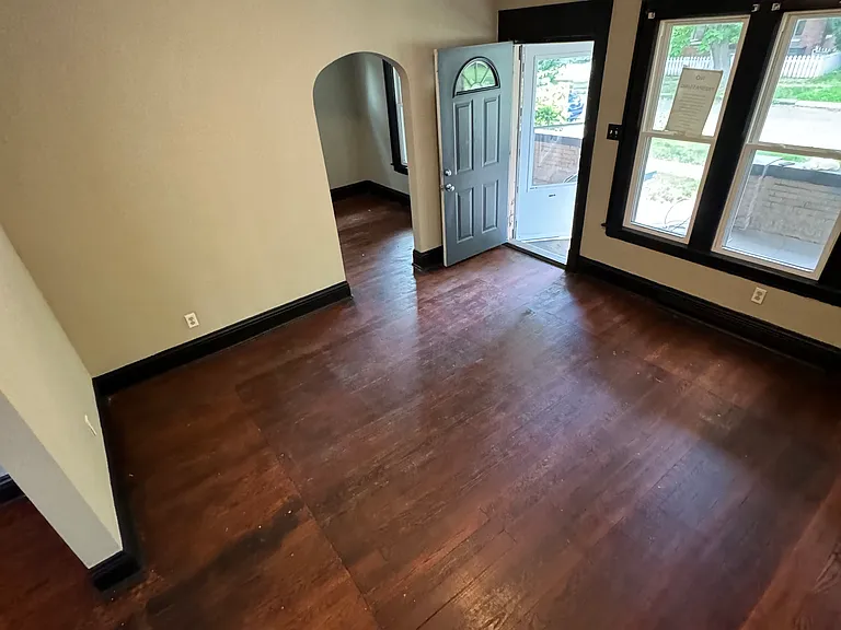 1144 W Jefferson Blvd #1 — Photo 4