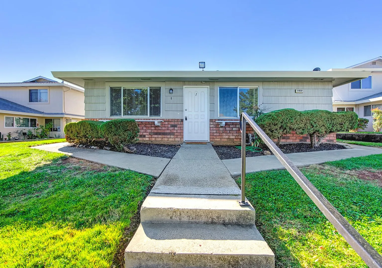 2 bedroom, 1 bath — Photo 4