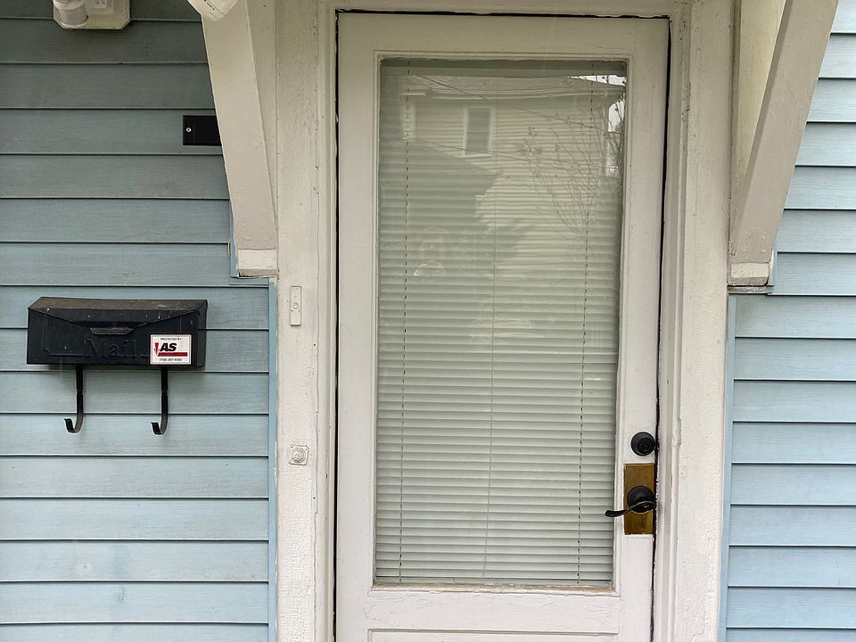 1st image of 1084 Woodward Ave