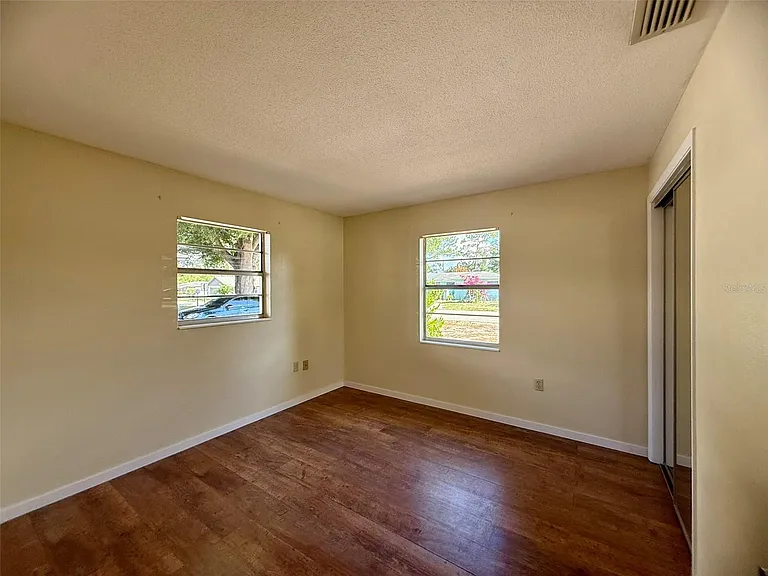 131 Sparrow Ave — Photo 14