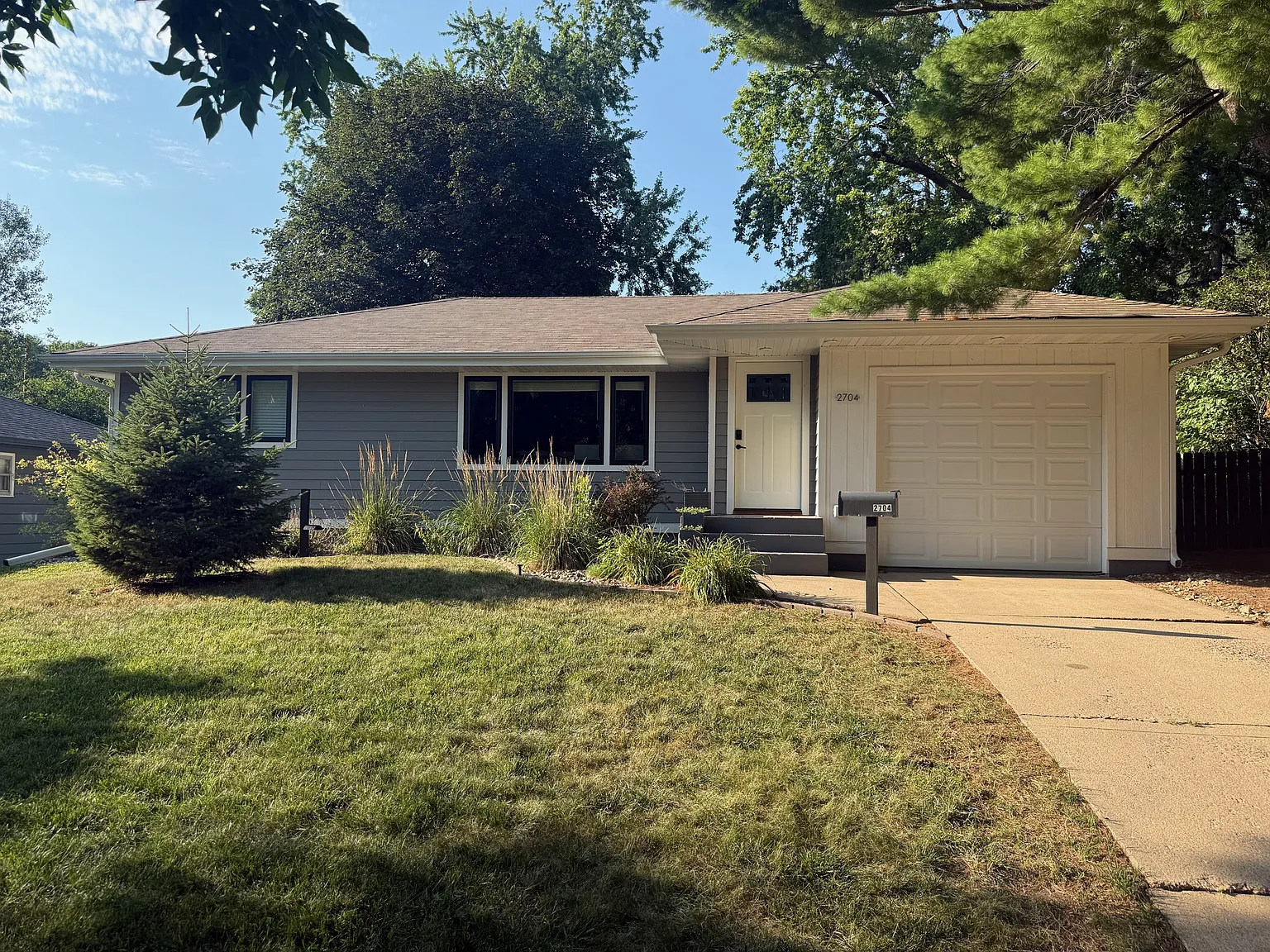 3 bed, 1811 sqft, $2,200 — Photo 2