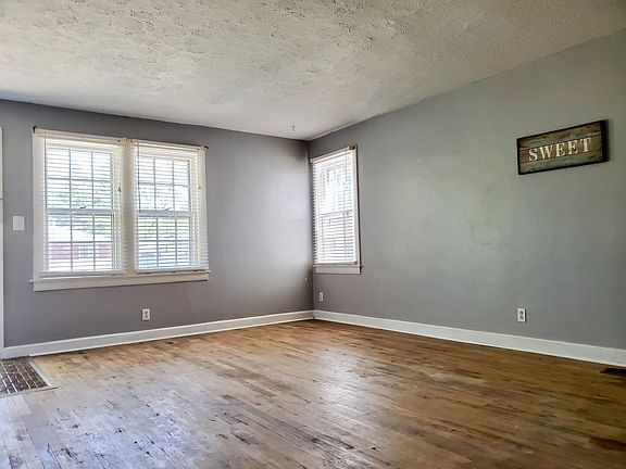 3rd image of 730 E Albany Ave