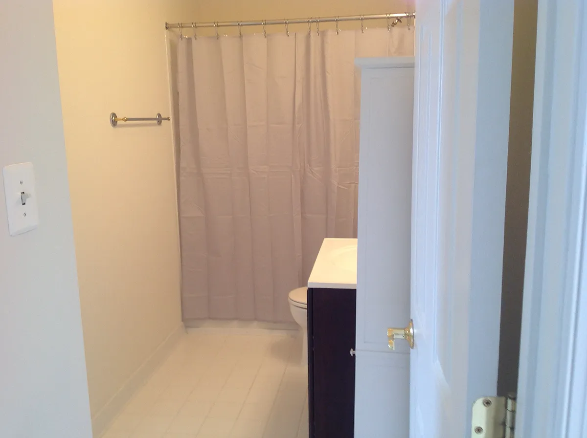 Bathroom_02022018 - 3516 Worthington Blvd #301