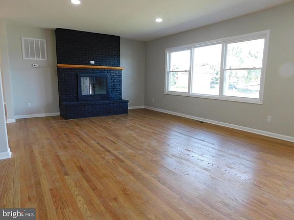 2nd image of 19229 Meadow View Dr
