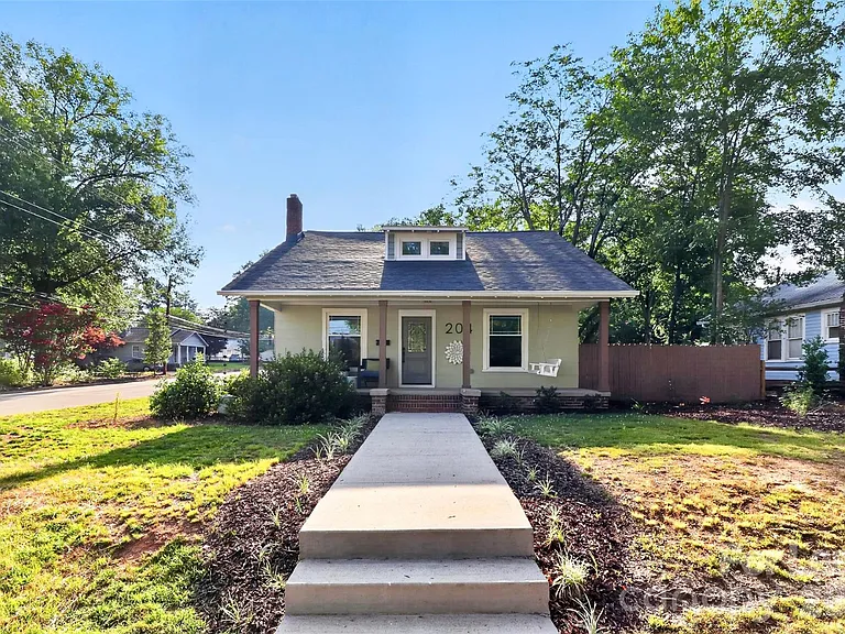 204 E McNeely Ave — Photo 45