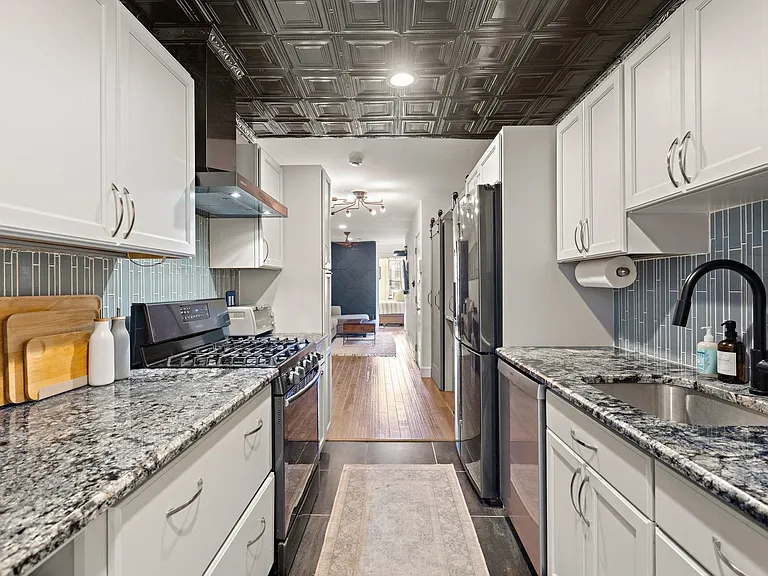 421 Adams St #2R — Photo 8