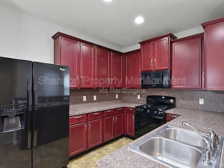 17142 Amarose Dr — Photo 10