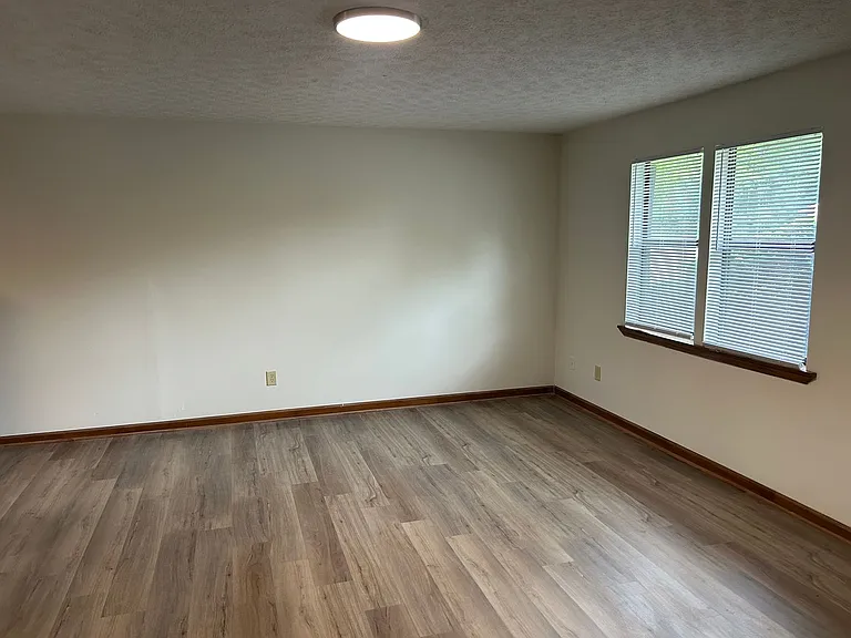 109/111 Deer Creek Ct — Photo 6