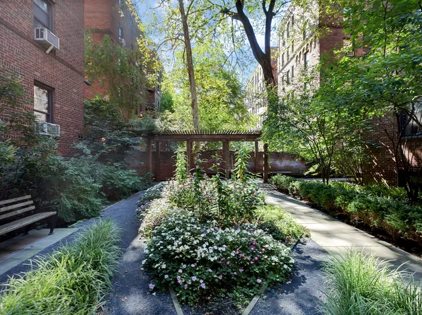 83-10 35th Avenue image 9 of 12