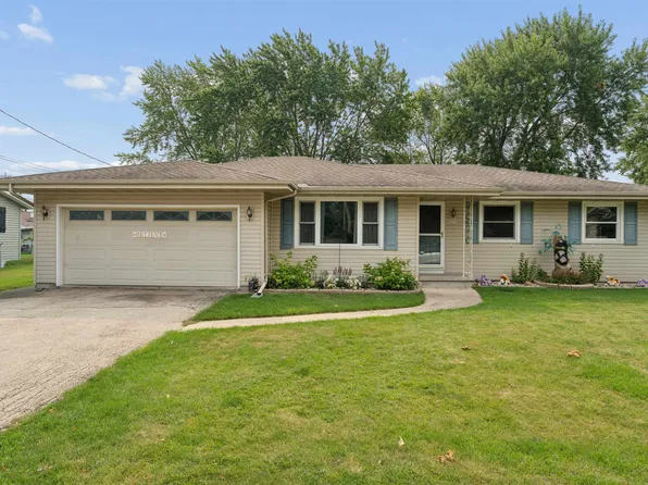 1045 Grove St, Menasha, WI 54952