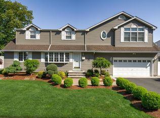 105 Sutton Ave, Totowa, NJ 07512