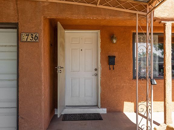3rd image of 736 Cardenas Dr SE