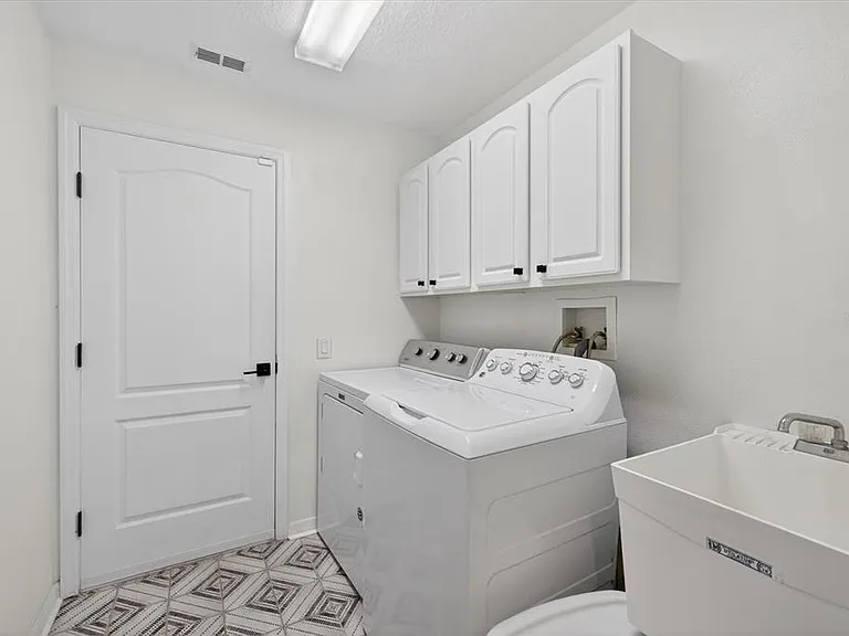 5209 Abbey Park Ave — Photo 32