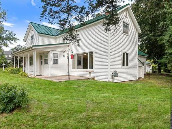 6116 Hemlock St, Indian River, MI 49749