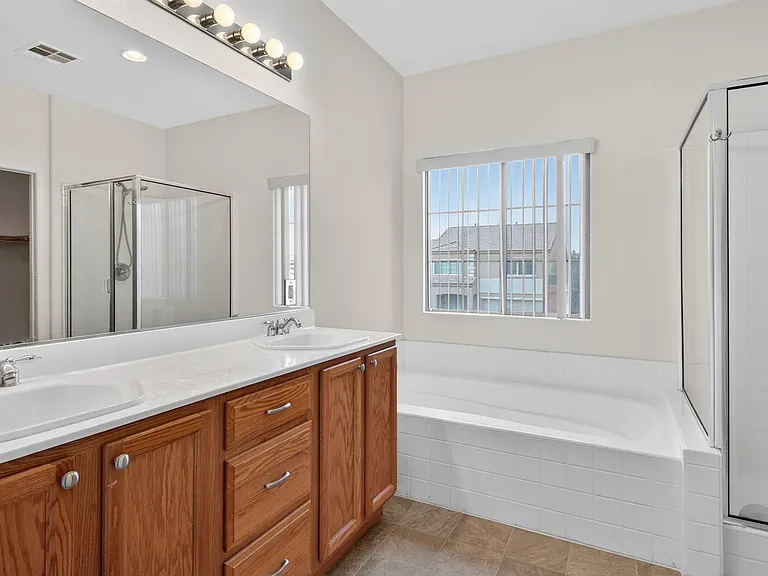 1704 Patrick Thomas Ct — Photo 25