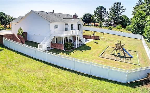 4th image of 555 Porter Ln