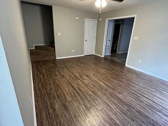 5th image of 407 Valley Dr APT 2