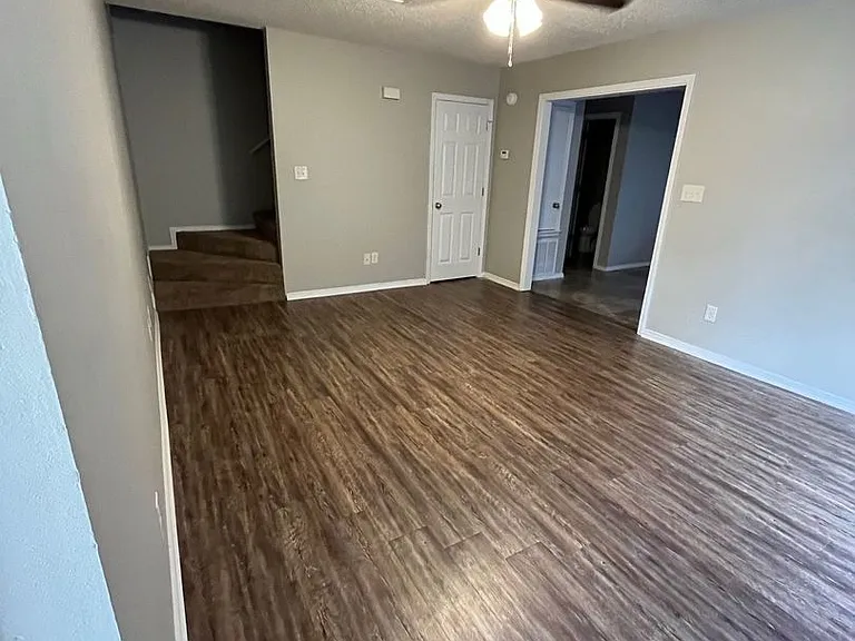 407 Valley Dr — Photo 5