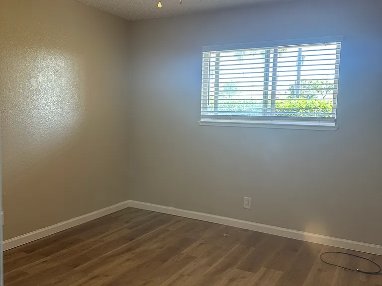 105 Wilbur Ave #8 — Photo 7