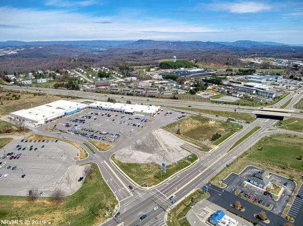 1610 Roanoke St, Christiansburg, VA 24073