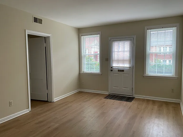 1918 N Rhodes St #60 — Photo 7