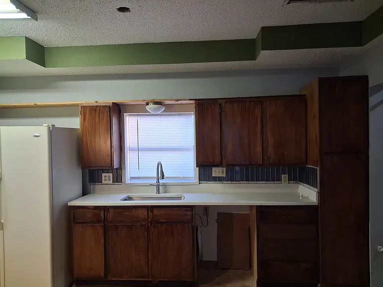 2909 NW 22nd St — Photo 3