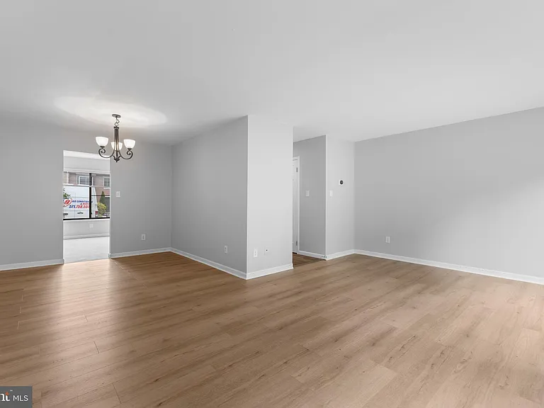 2813 Cambridge Dr — Photo 12