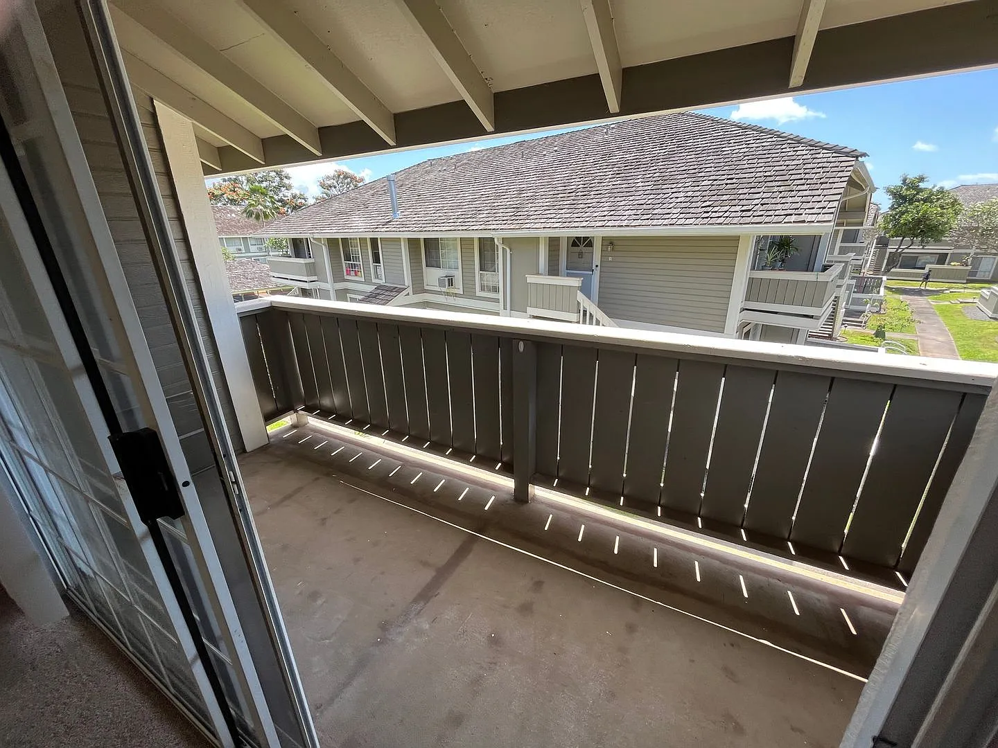 $2,500 Waipahu (Royal Palm at Waipio) - Great Location - 2 bedroom townhome with A/C & 1 parking — Photo 4