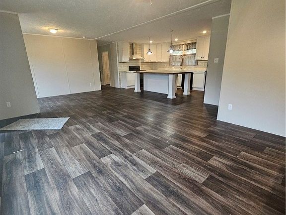 5th image of 101 Ballard St