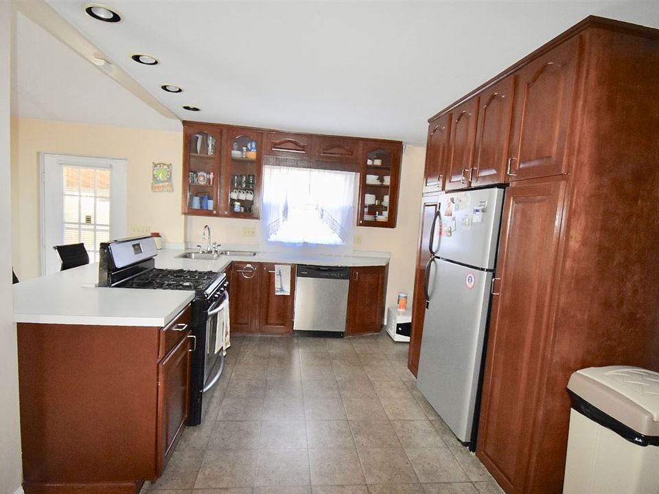 1st image of 24 Woodland Ave