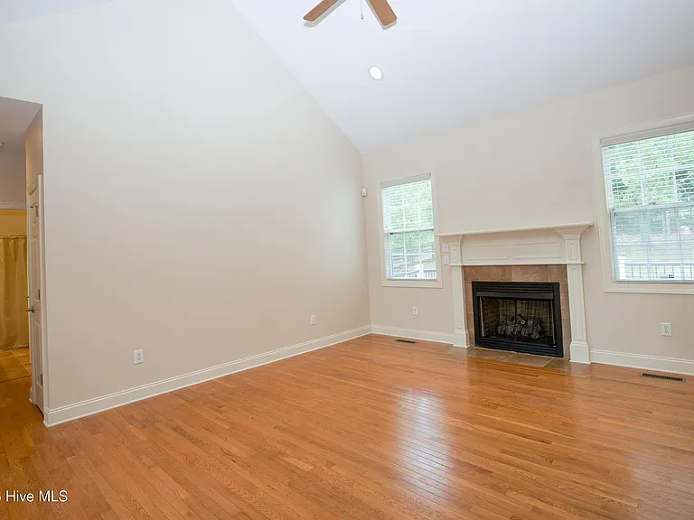 34 Princess Gate Dr — Photo 8