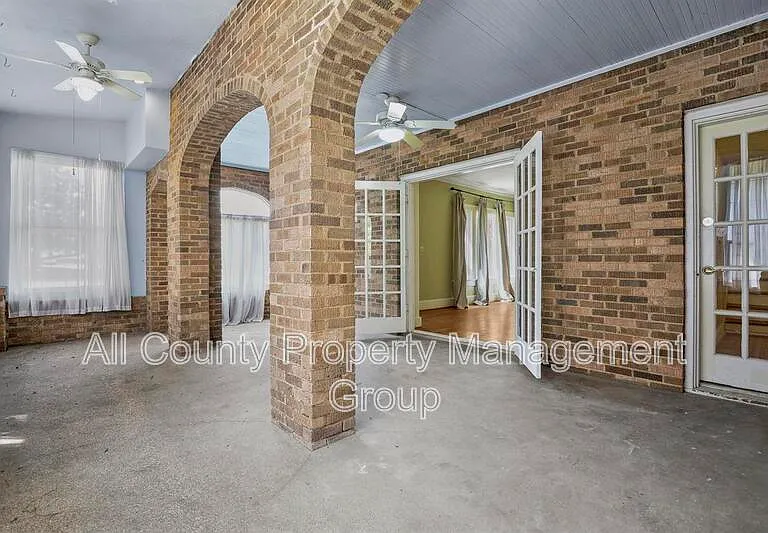 2625 S University Dr — Photo 2
