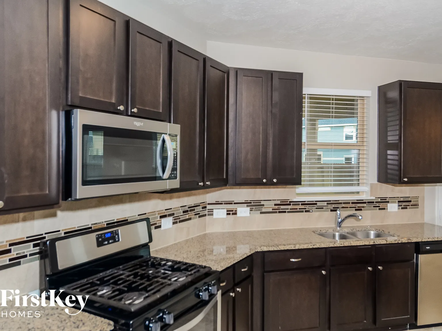 3 bed, 2.5 bath, 2502 sqft, $2,565 — Photo 4