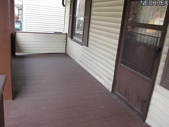 3rd image of 4007 Sackett Ave