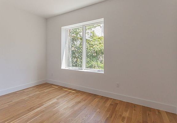 5th image of 1845 E 13th St APT 2R