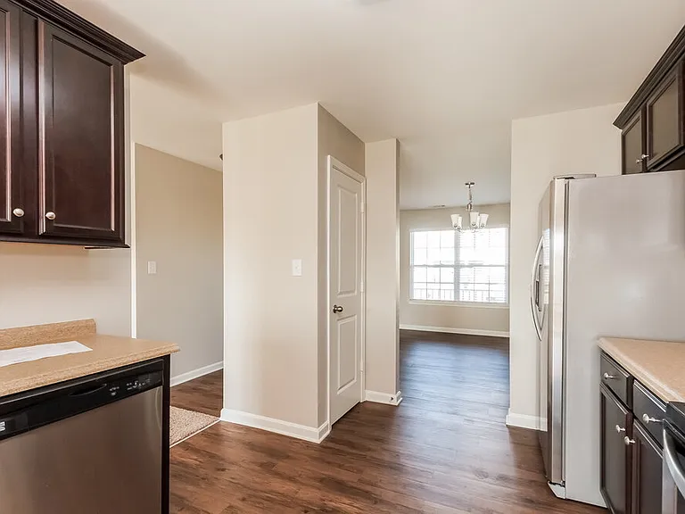 1537 Summer View Ln — Photo 6