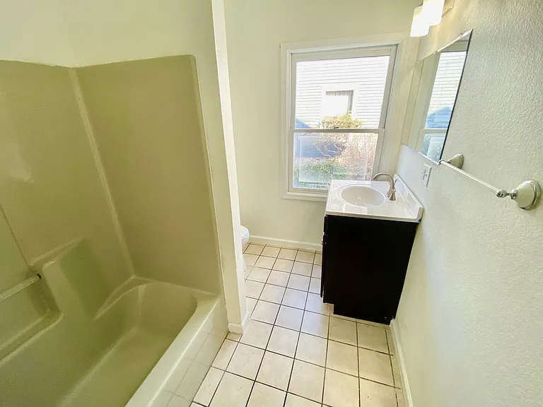1643 Monroe St — Photo 11