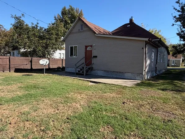 208 Election St, Benton, IL 62812