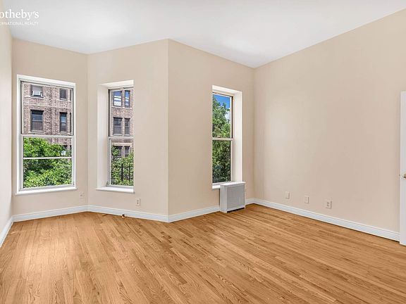 4th image of 228 W 82nd St APT 3