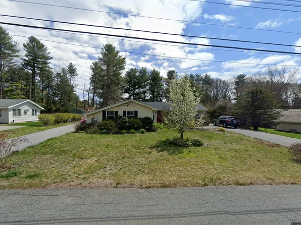 52 Joseph Rd, Framingham, MA 01701