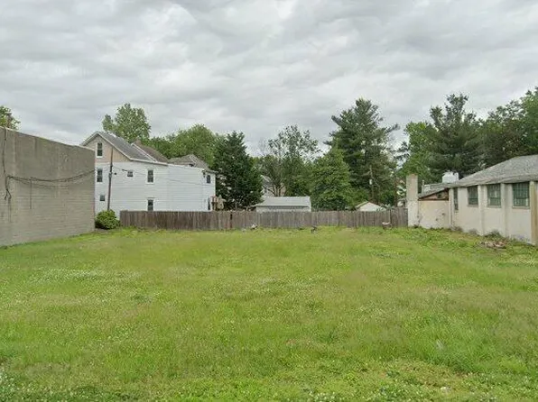 604 Broad St, Riverton, NJ 08077