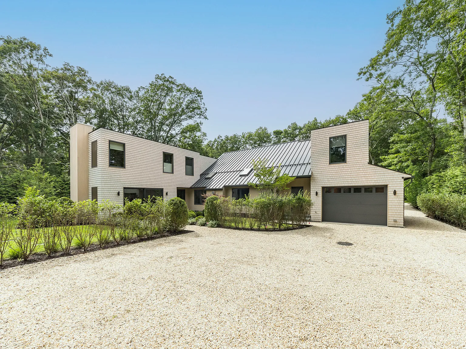 Designer Sag Harbor Retreat — Photo 1